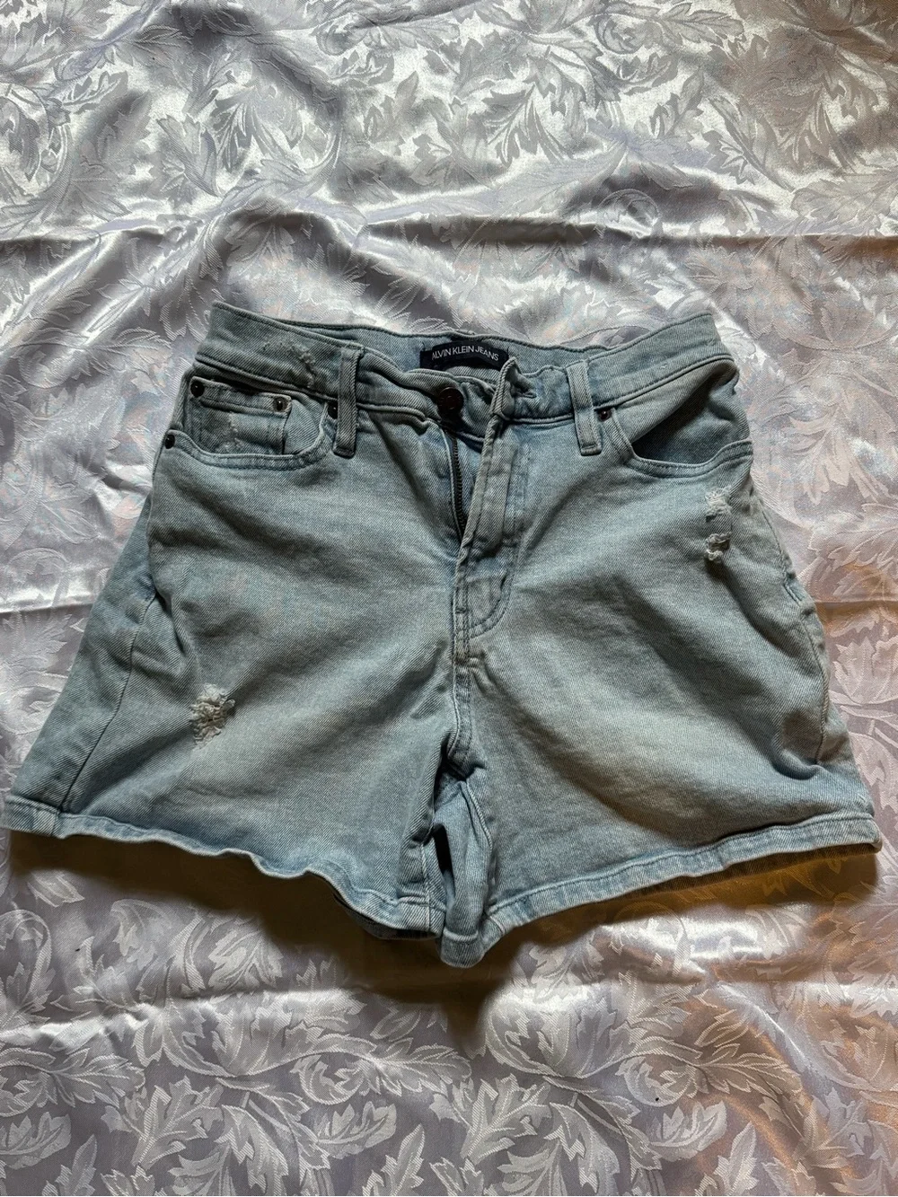 Calvin Klein Jeans High Rise Light Wash Denim Shorts Women’s Size 25